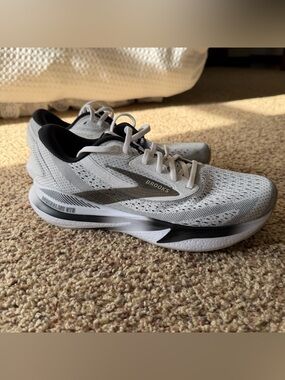 Brooks Adrenaline GTS 24 White Pelican - Womens Sz 11 Running Training Gym Shoes